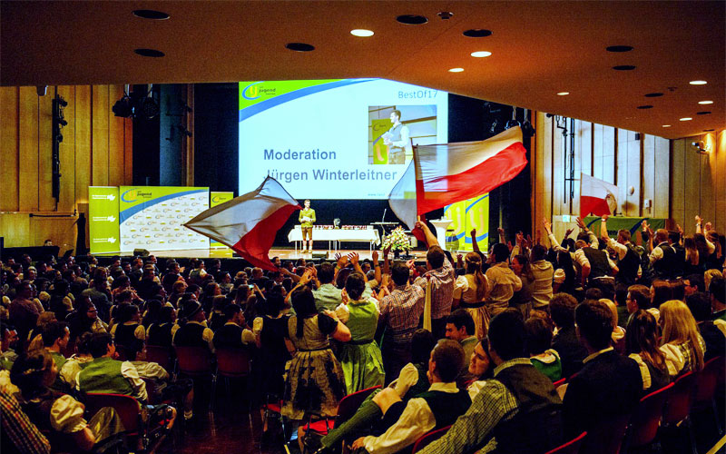 best of landjugend österreich award moderation preisverleihung award ceremony moderator juergen winterleitner congress center villach kärnten publikum feier gala